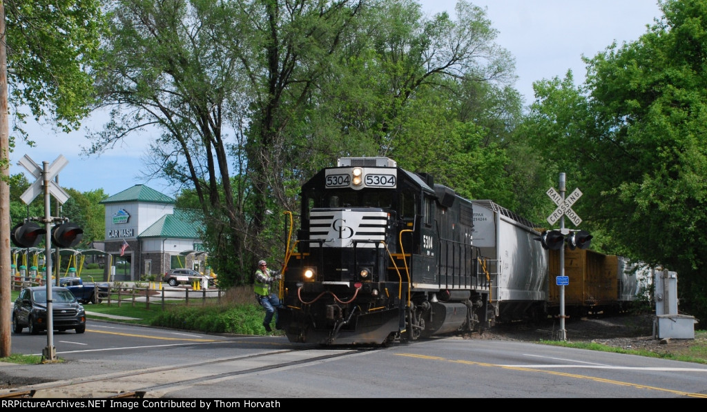 DDRV RP-1's conductor prepares to flag the Rosenberry St crossing